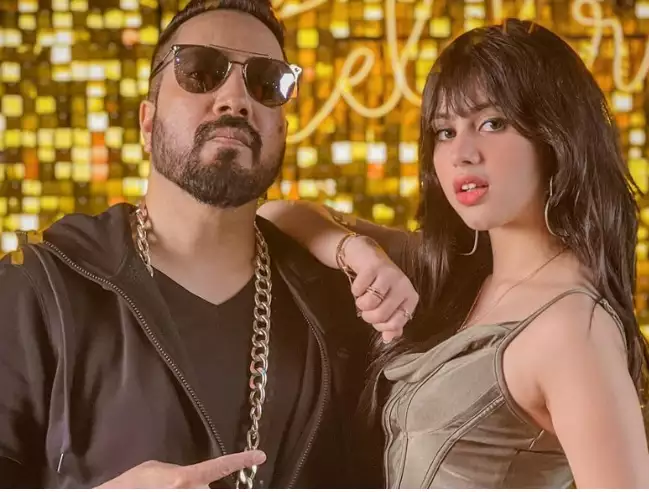 Riva Arora Mika Singh 